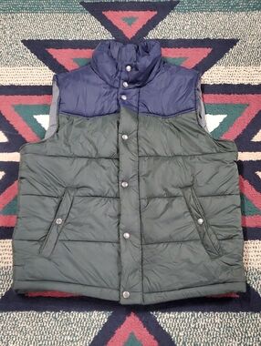American Eagle Outfitters Quilted Puffer Vest in Green and Navy